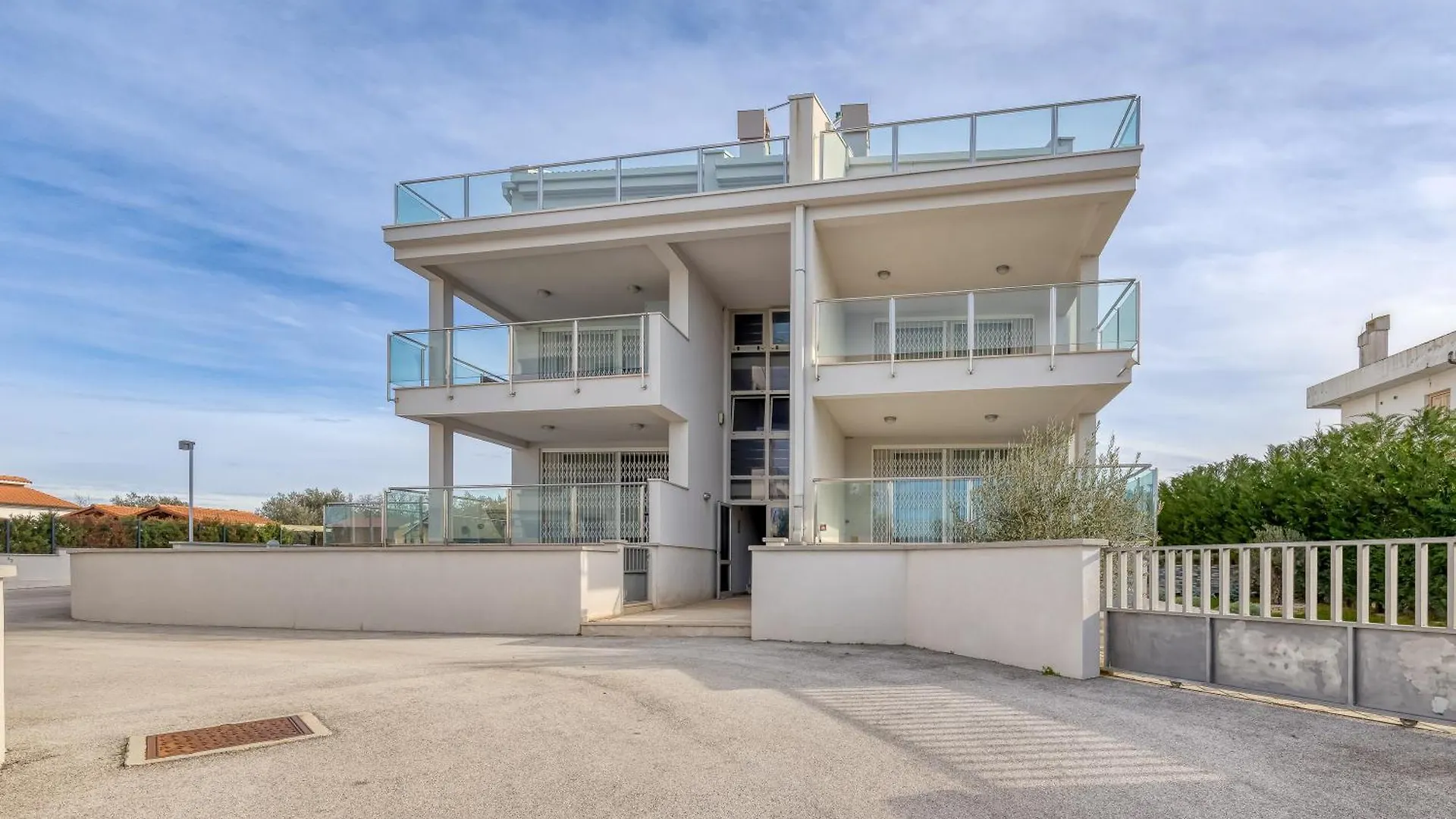 Diamond Seaview Penthouse Apartment Peroj