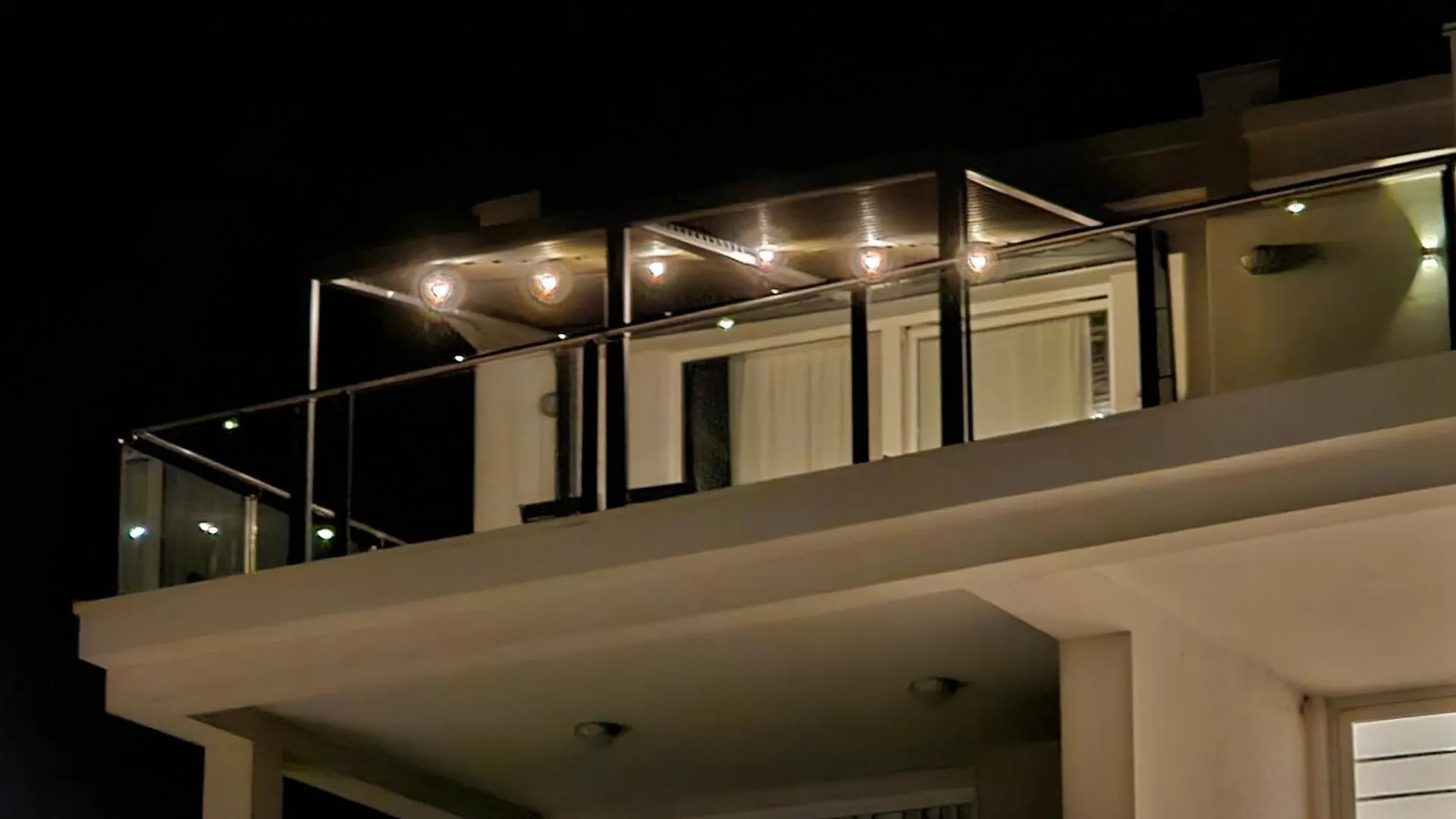 Diamond Seaview Penthouse Apartment Peroj
