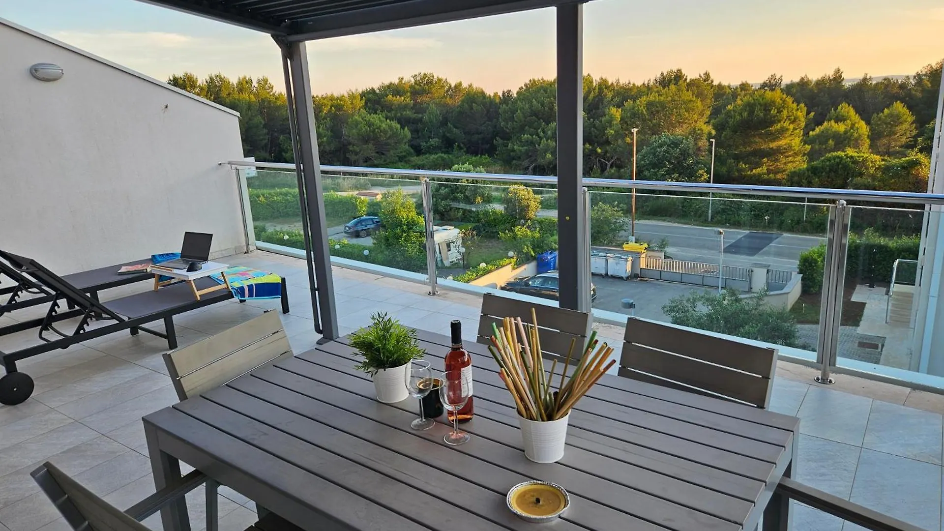 Diamond Seaview Penthouse Apartment Peroj